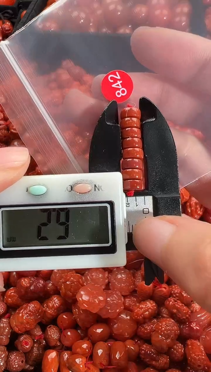 颈饰未镶嵌南红玛瑙1