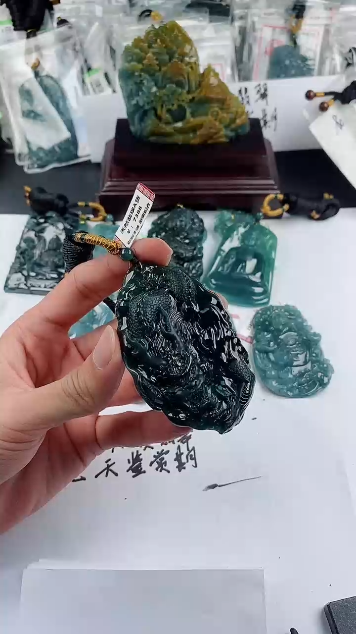 【闪购商品】翡翠颈饰未镶嵌             