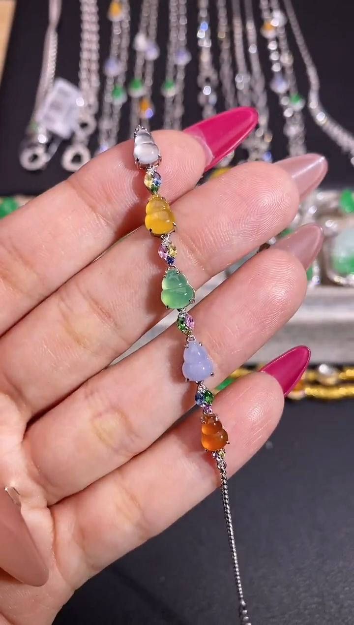 颈饰18K金镶嵌翡翠手链