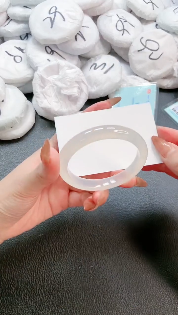 【闪购商品】石英质玉手镯未镶嵌 16L263-53