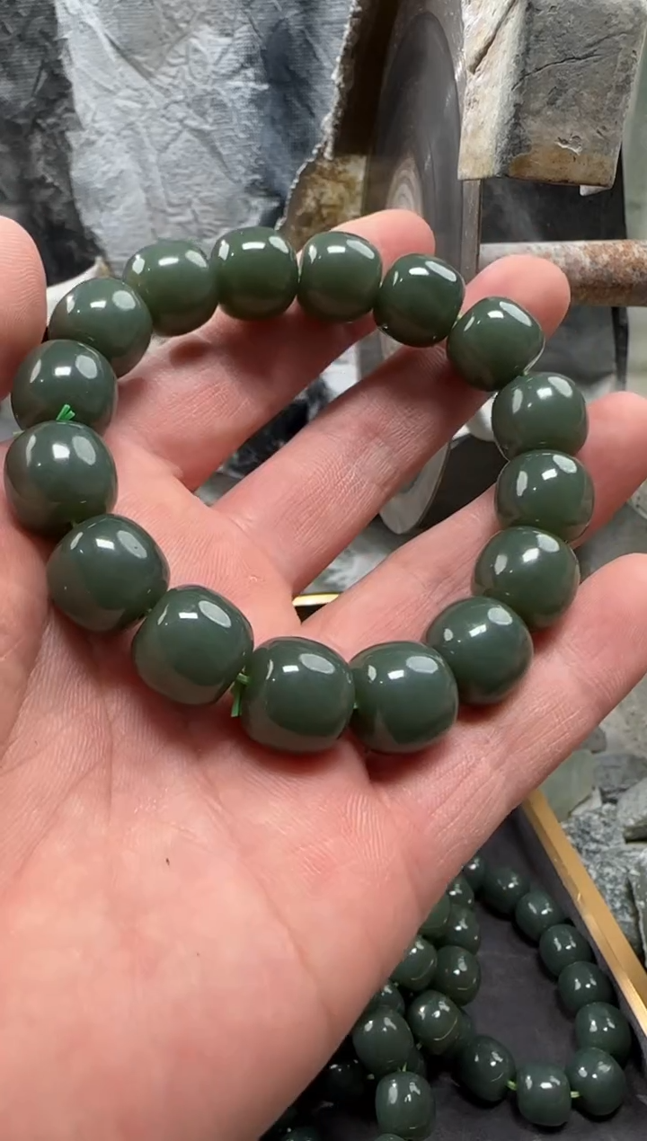 和田玉未镶嵌颈饰手串