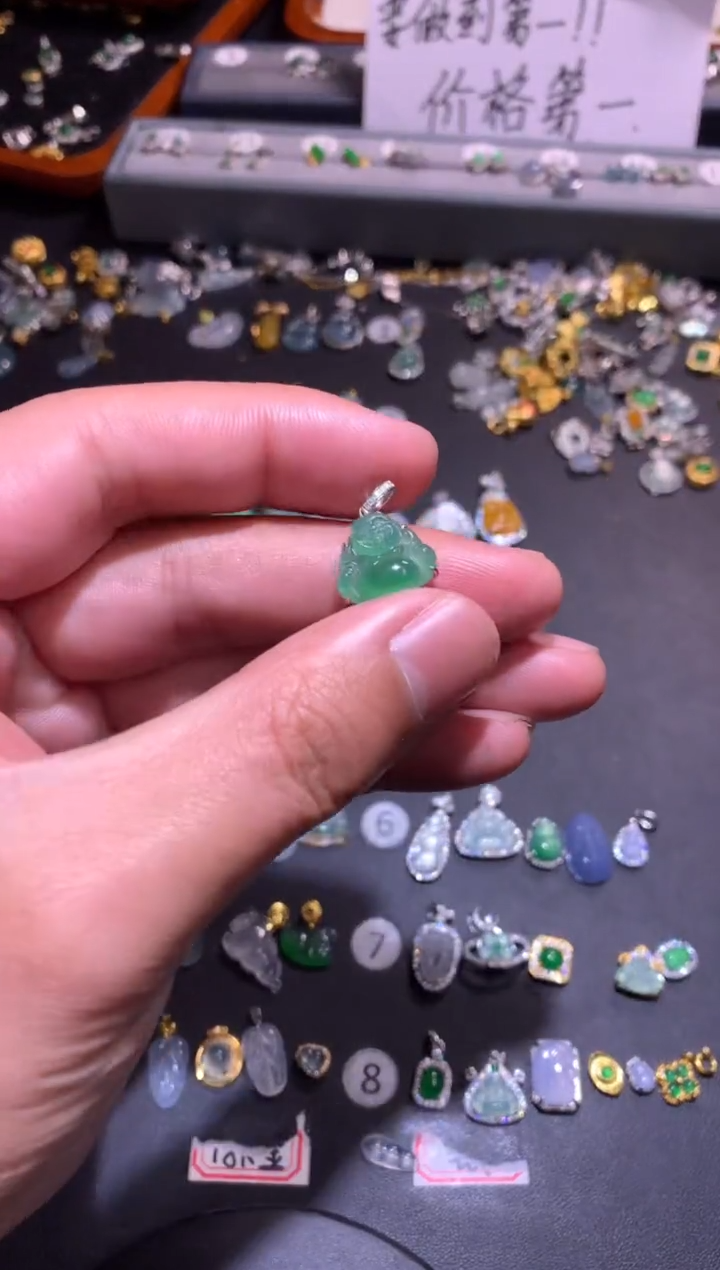 【闪购商品】翡翠吊坠(不含链)18K金镶嵌1