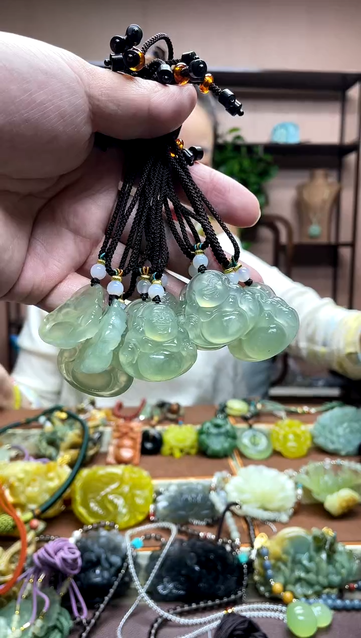 未镶嵌岫玉吊坠多样性发货发其中之一