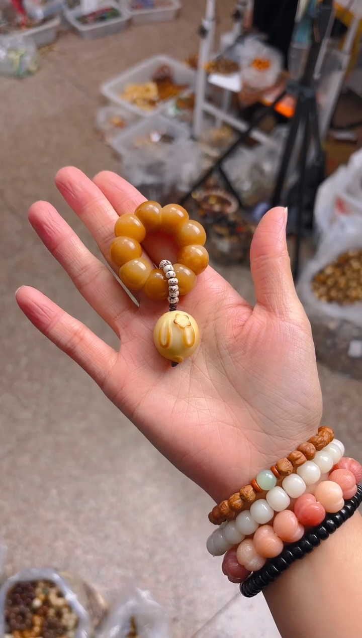 吊坠菩提根/象牙果黄色手捻 黄色花兔