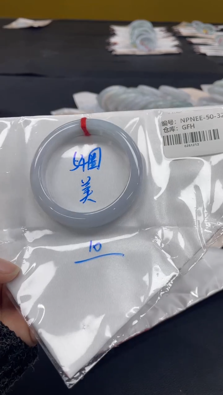 未镶嵌手镯翡翠翡翠手镯