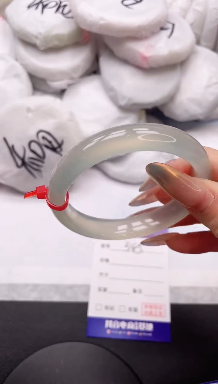 【闪购商品】石英质玉手镯未镶嵌16K345-55