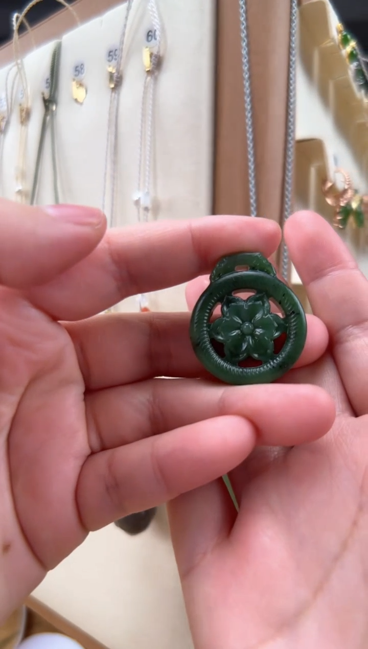 【闪购商品】和田玉颈饰未镶嵌梅花平安扣