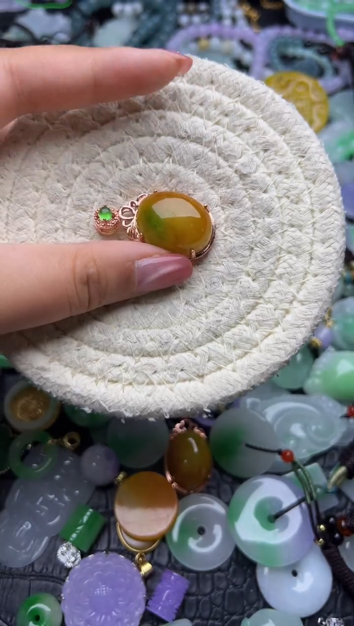 颈饰未镶嵌翡翠天然缅甸翡翠吊坠