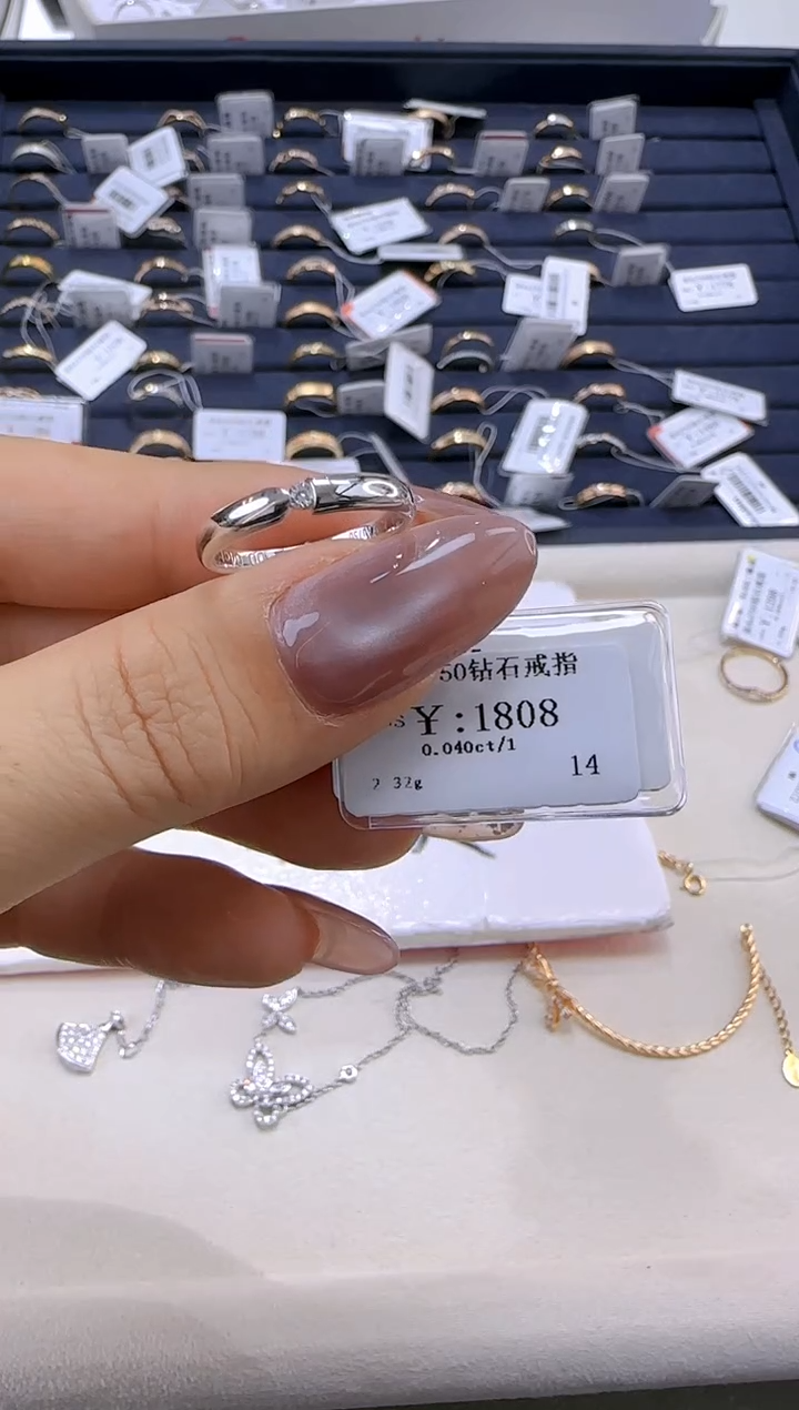 【闪购商品】钻石戒指/指环18K金镶嵌162900