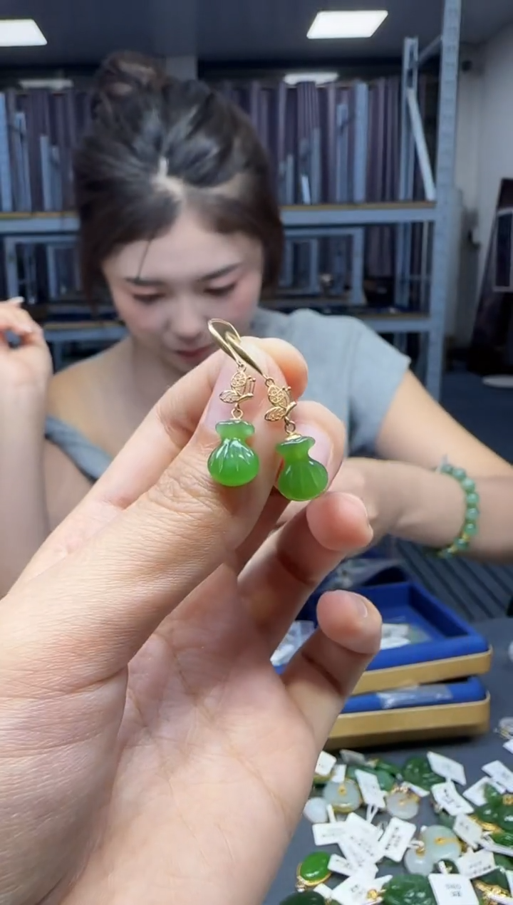 和田玉18K金镶嵌耳饰1