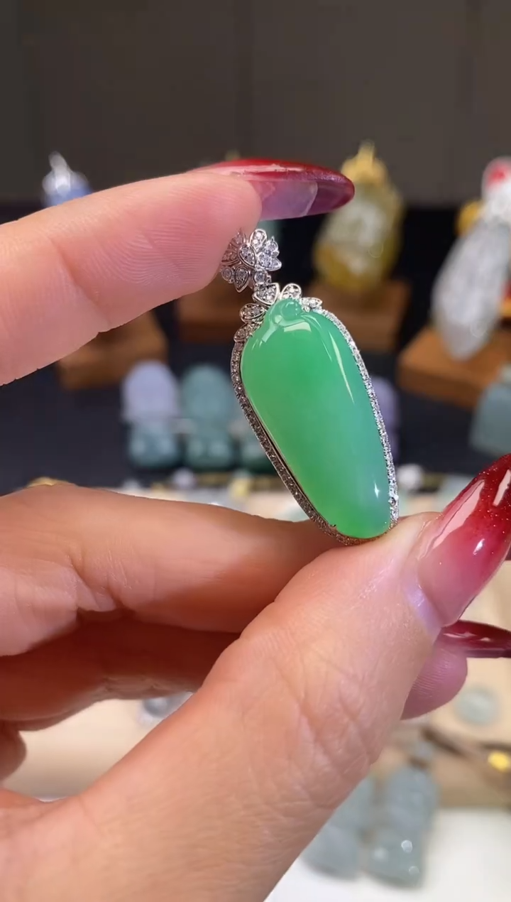 【闪购商品】翡翠吊坠(不含链)18K金镶嵌瓜