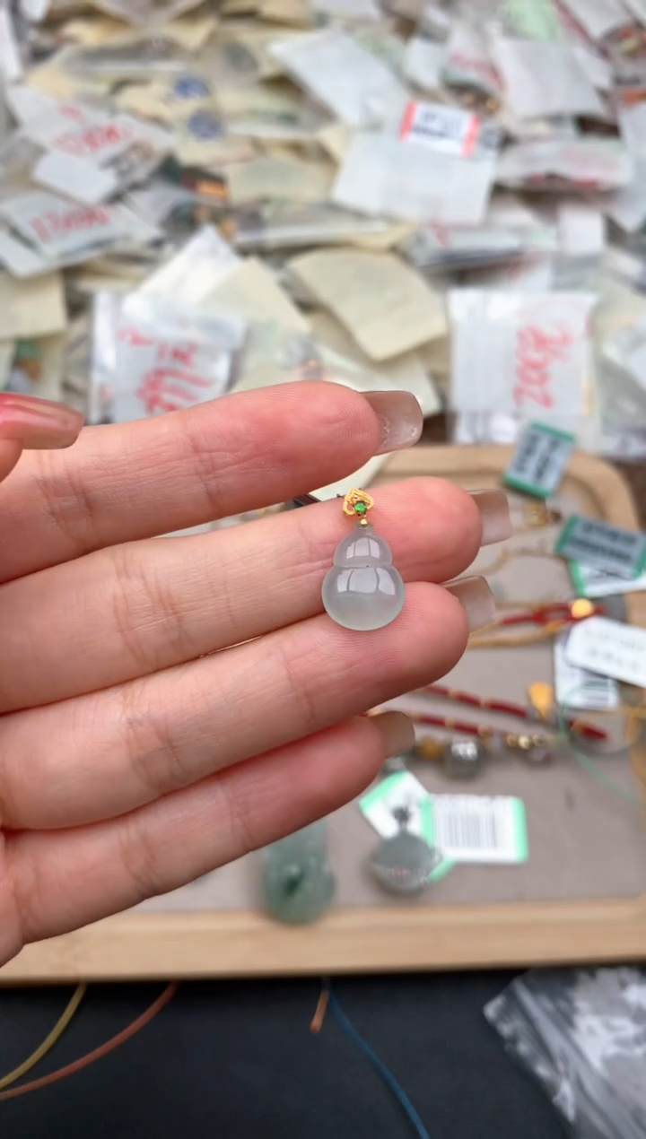 18K金镶嵌挂件翡翠一