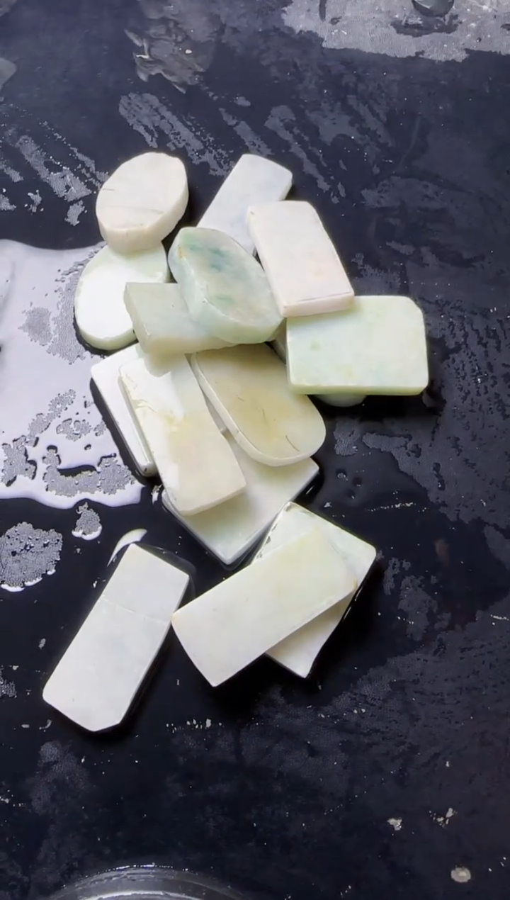 【闪购商品】翡翠挂件未镶嵌129多样性发其一