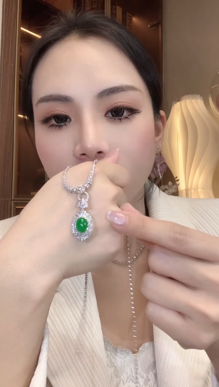 【闪购商品】翡翠吊坠(不含链)18K金镶嵌D35