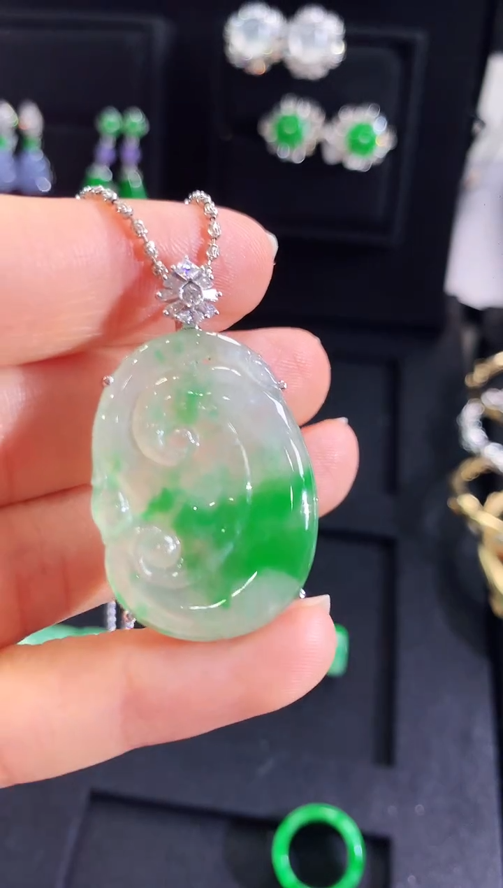 【闪购商品】翡翠吊坠(不含链)18K金镶嵌吊坠