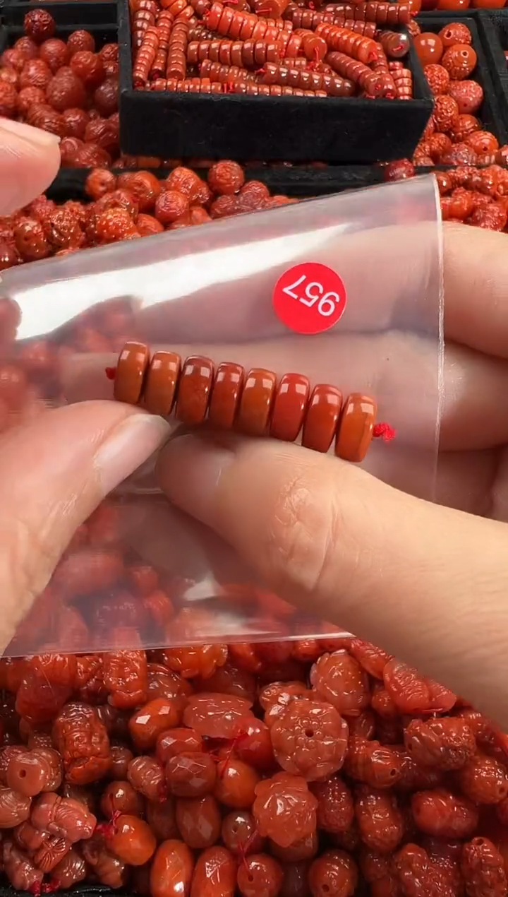 颈饰未镶嵌南红玛瑙1