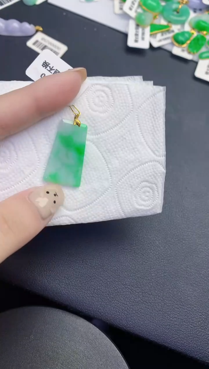 颈饰18K金镶嵌翡翠缅甸天然翡翠A货