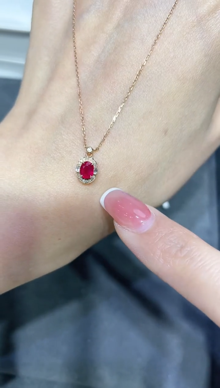 18K金镶嵌天然红宝石项链