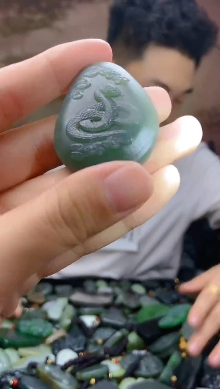 颈饰未镶嵌和田玉1