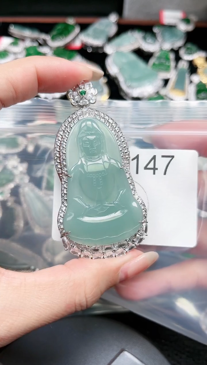 【闪购商品】翡翠颈饰未镶嵌赠皮绳147