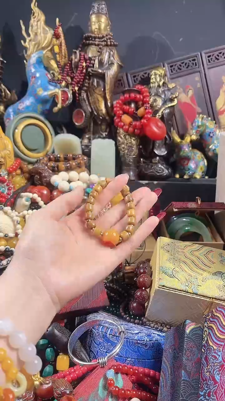 【闪购商品】蜜蜡手串未镶嵌【闪购商品】带红点蜜蜡手串66