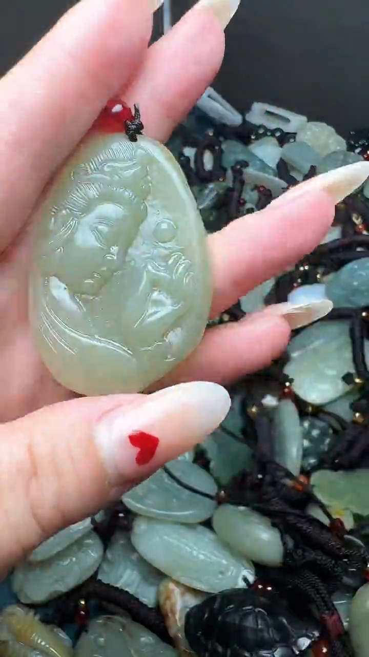 和田玉未镶嵌颈饰1