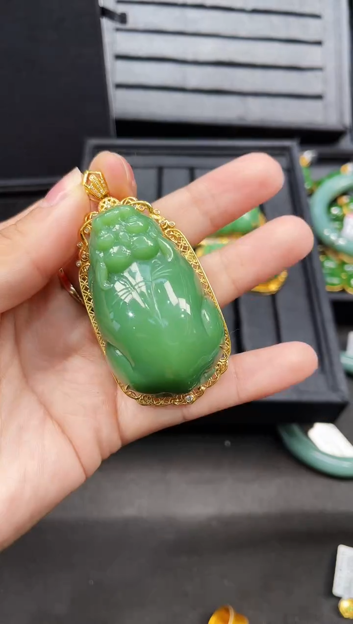 【闪购商品】和田玉吊坠18K金镶嵌多样性发一