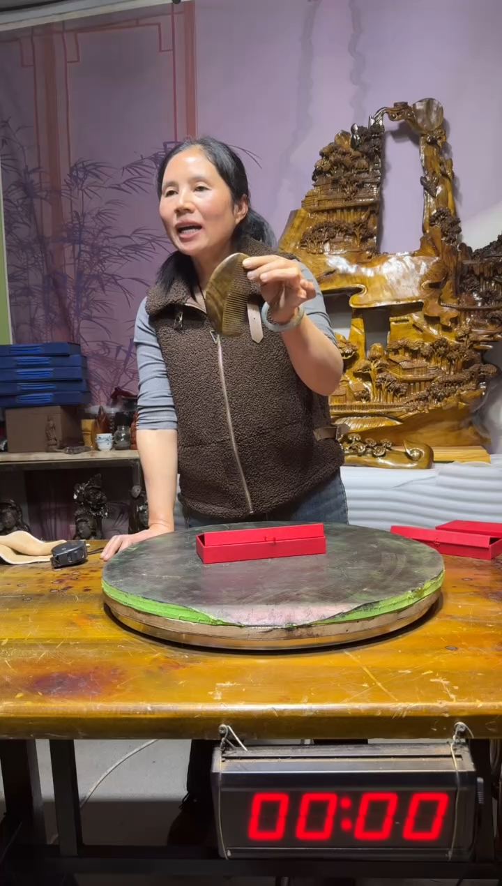 金丝楠卓*金丝楠木雕刻摆件