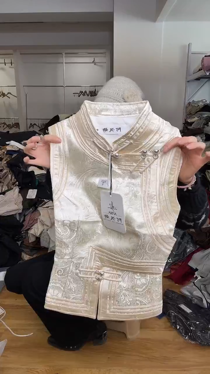 马甲       M码       80-105斤