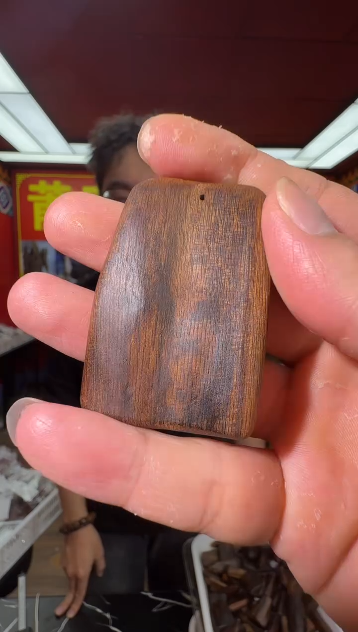 沉香吊坠a35文莱多样性发一