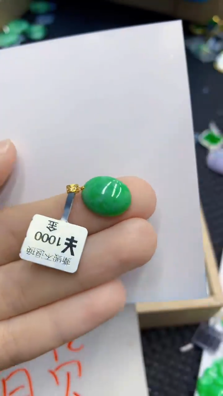 翡翠18K金镶嵌颈饰             1