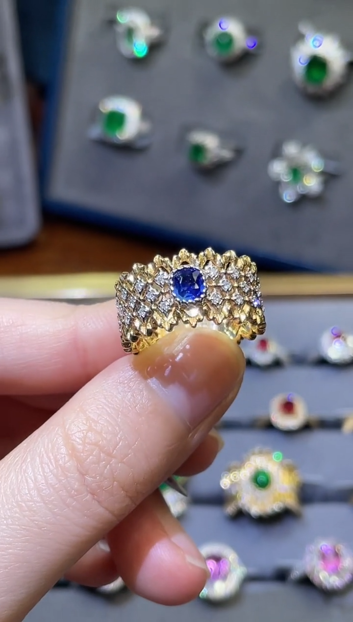 【闪购商品】蓝宝石戒指18K金镶嵌0.23ct