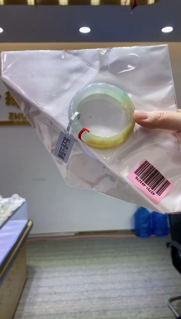 【闪购商品】翡翠手镯未镶嵌             