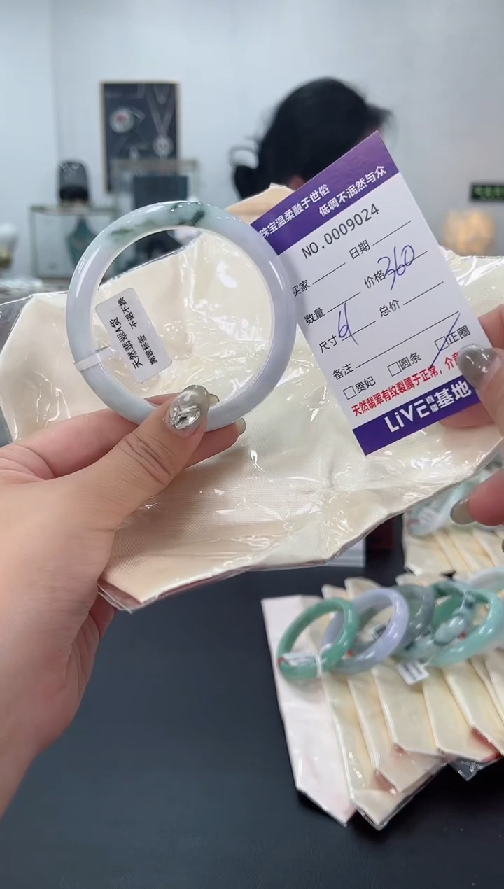 【闪购商品】翡翠手镯未镶嵌天然翡翠A货