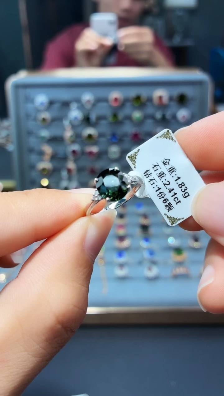 18K金镶嵌戒指碧玺2.41.