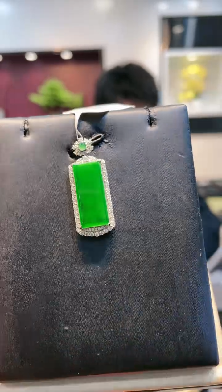 【闪购商品】翡翠颈饰18K金镶嵌A87天然A货翡翠吊坠