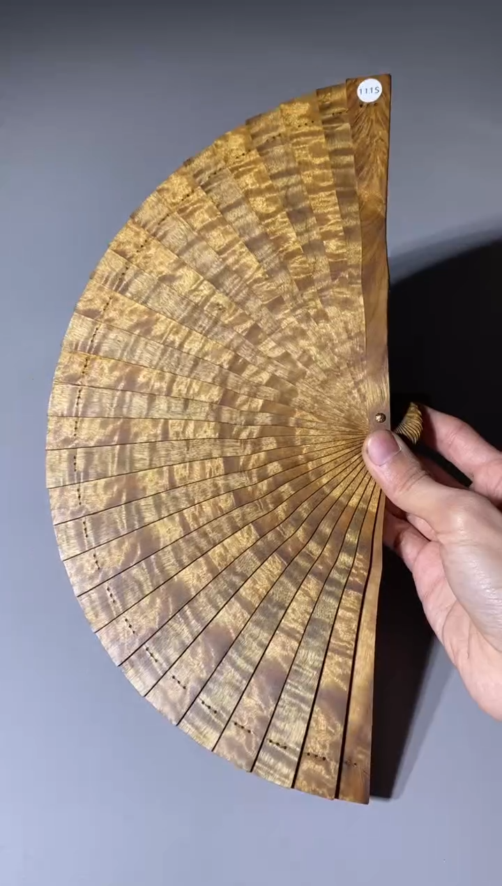 【闪购商品】金丝楠木雕111号18cm金丝楠木小叶桢楠扇子