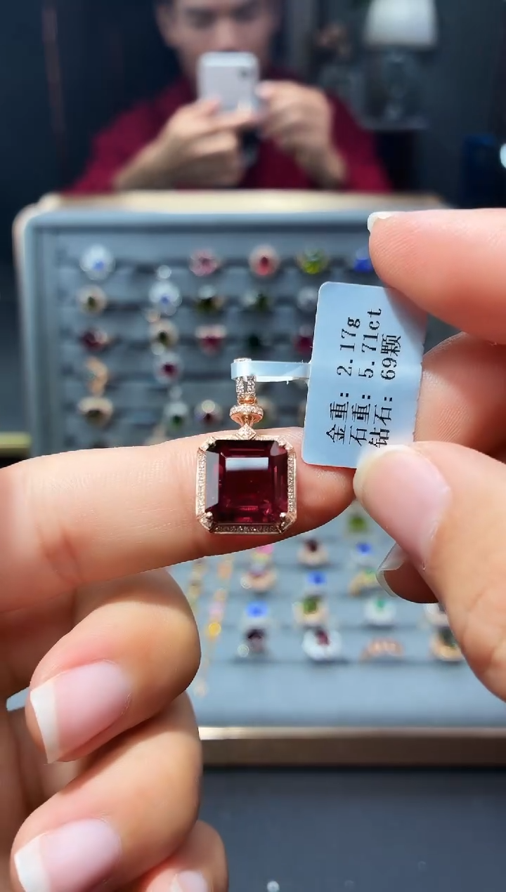 颈饰18K金镶嵌碧玺5.71.