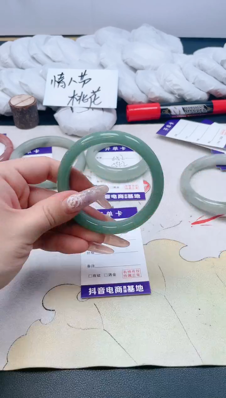 【闪购商品】石英质玉手镯未镶嵌452/54.2