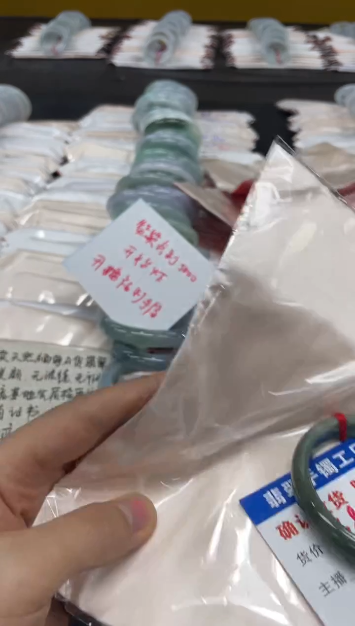 未镶嵌手镯翡翠一***暗翡翠手镯