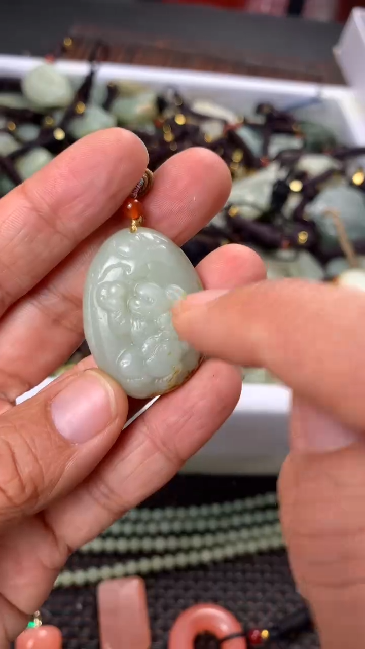 【闪购商品】和田玉颈饰未镶嵌多样性发货没有证书拍一发一有瑕