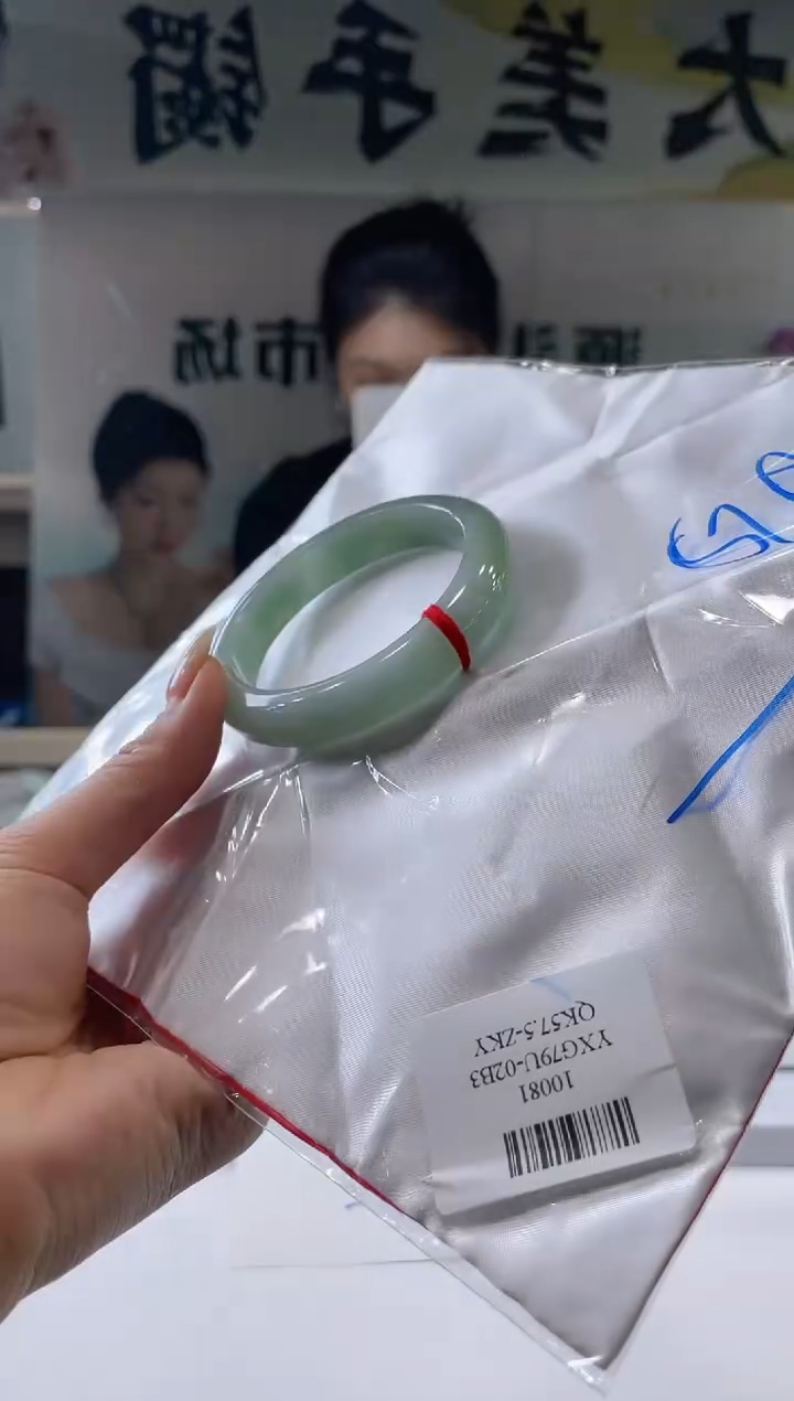 【闪购商品】翡翠手镯未镶嵌手镯