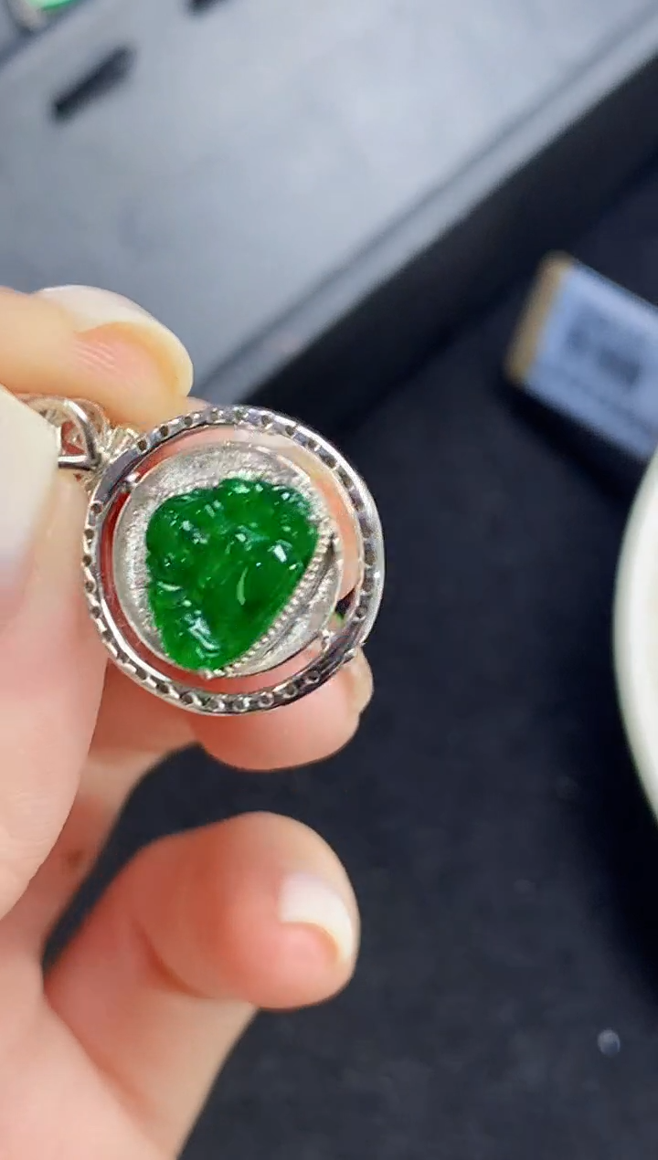 吊坠(不含链)18K金镶嵌翡翠L1441多样性发其一