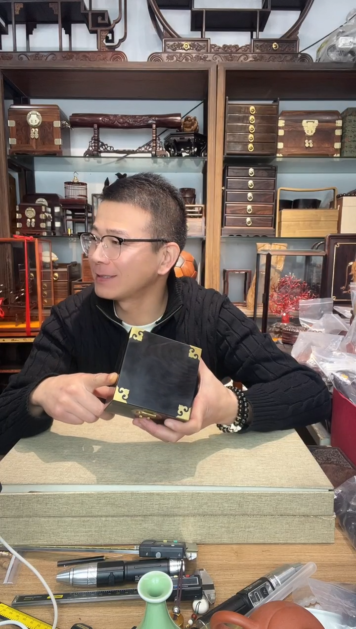 乌木类书架788紫光檀正方首饰盒  铜氧化