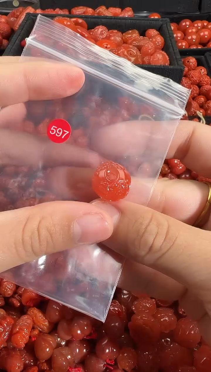 颈饰未镶嵌南红玛瑙1