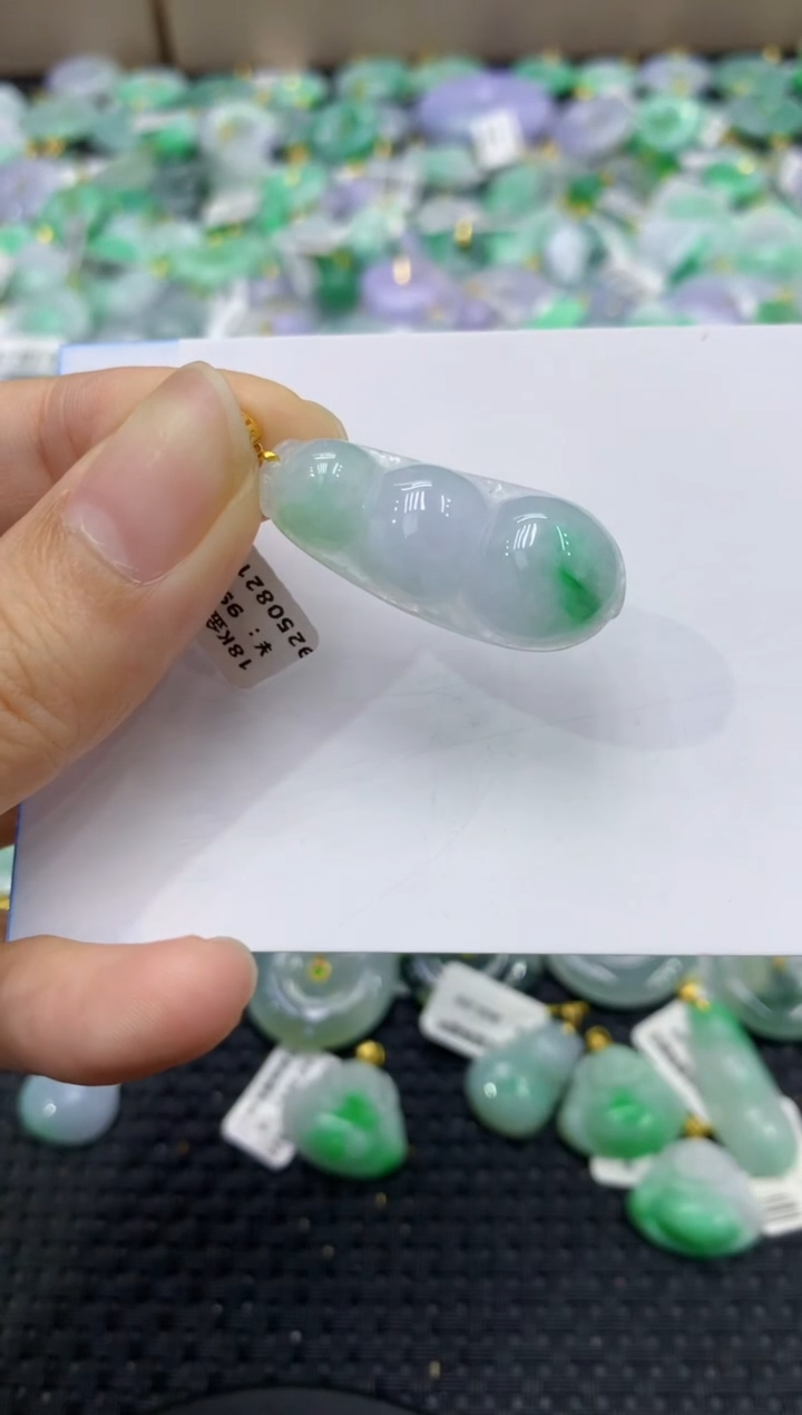 颈饰18K金镶嵌翡翠天然缅甸翡翠A货