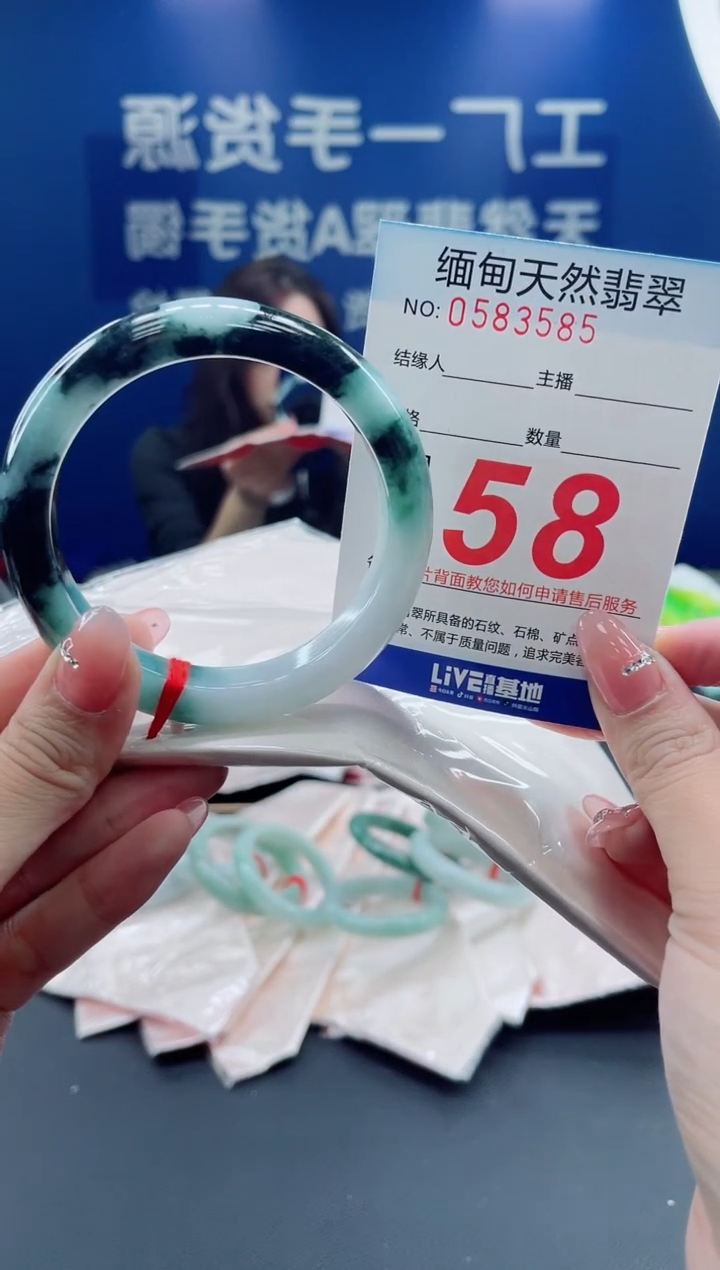 未镶嵌手镯翡翠天然翡翠手镯