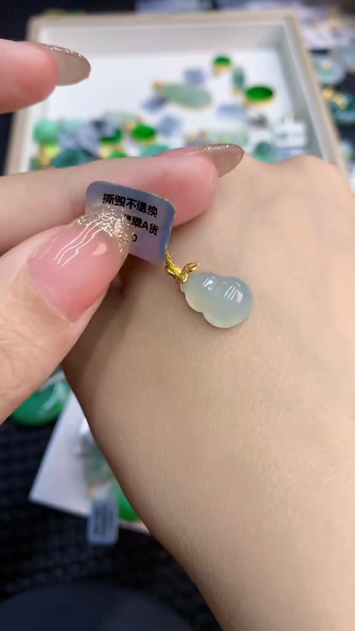 【闪购商品】翡翠18K金镶嵌颈饰            8