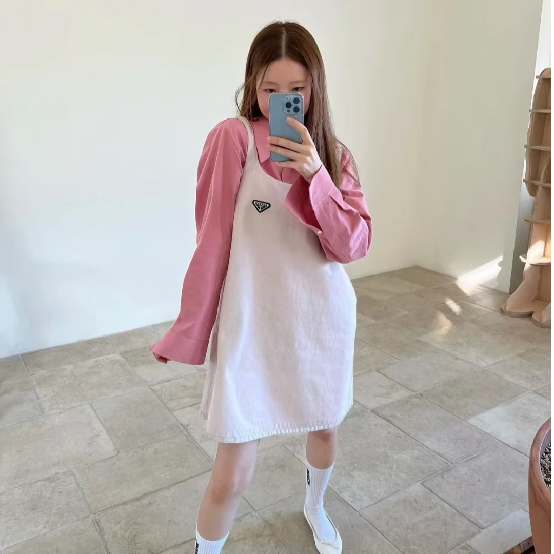 全新未使用 Prada/普拉达 纯色吊带logo连衣裙 粉色/38