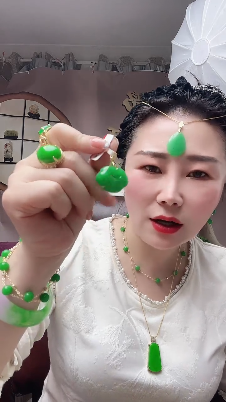 【闪购商品】翡翠颈饰14K金镶嵌宝宝锁